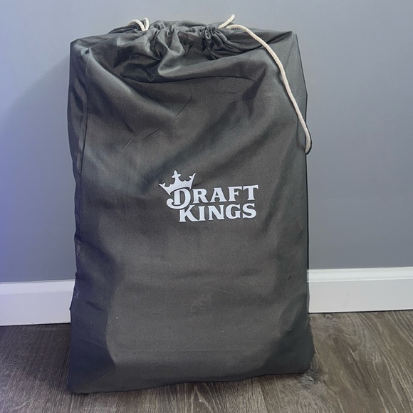 **BRAND NEW** DRAFT KINGS WEEKEND BAG - Picture 2 of 7
